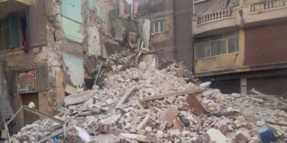 انهيار جزئي في عقار قديم في حي الجمرك بالإسكندرية (صور)