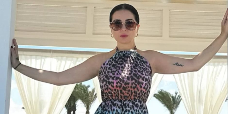 الفنانة مي عز الدين تخطف الأنظار فى أحدث ظهور من إجازتها الصيفية