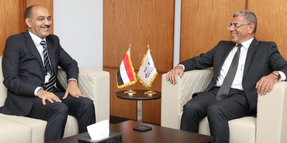 ماجد إسماعيل يبدأ عمله في وكالة الفضاء المصرية بلقاء الرئيس التنفيذي السابق 