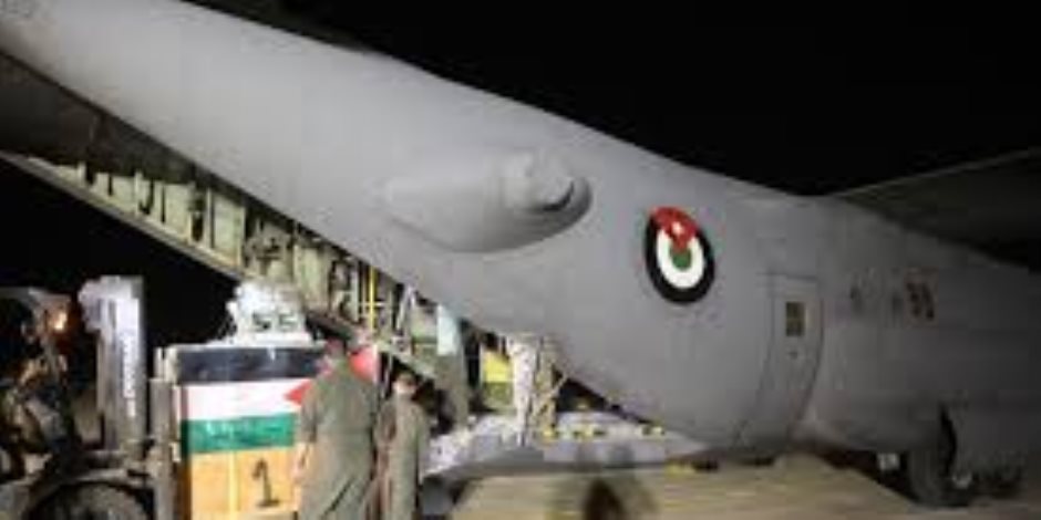 الجيش الاردنى ينفذ إنزالا جويا جديدا للمساعدات فى غزة