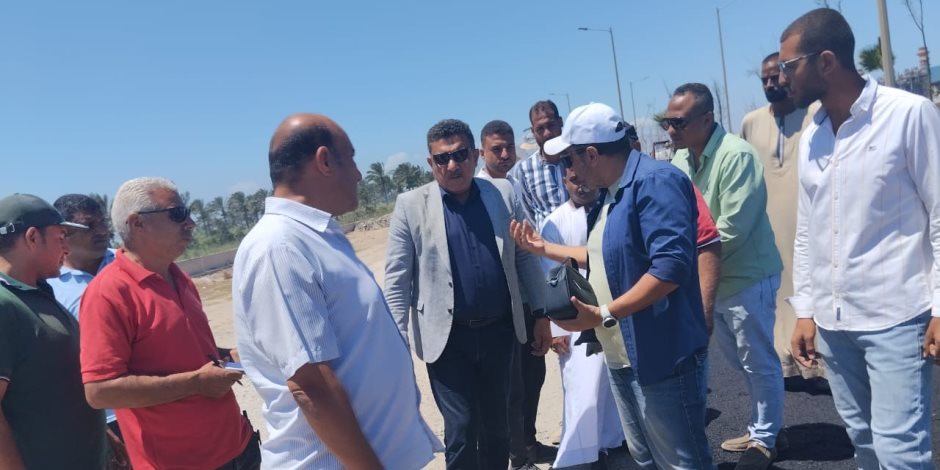 وزير الإسكان: دفع العمل بمشروعات تطوير الطرق والبنية الأساسية ووحدات "ديارنا" بدمياط الجديدة