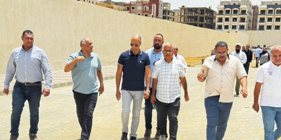 رئيس جهاز مدينة القاهرة الجديدة يتفقد محطة صرف صحي رقم 12 بالتجمع الثالث