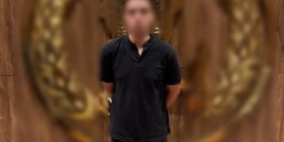 ضبط عامل بأحد الكافيهات بالقاهرة لقيامه بوضع هاتف المحمول داخل دورة مياه السيدات