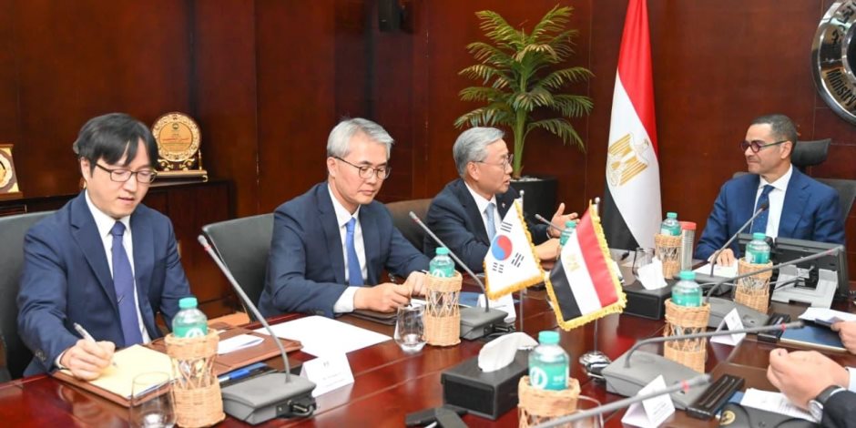  وزير الاستثمار والتجارة الخارجية يستقبل سفير دولة كوريا الجنوبية بالقاهرة لبحث سبل تعزيز العلاقات الاقتصادية المشتركة بين البلدين 