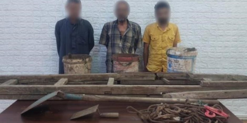 ضبط 3 أشخاص بالقاهرة لقيامهم بأعمال الحفر والتنقيب غير المشروع عن الآثار