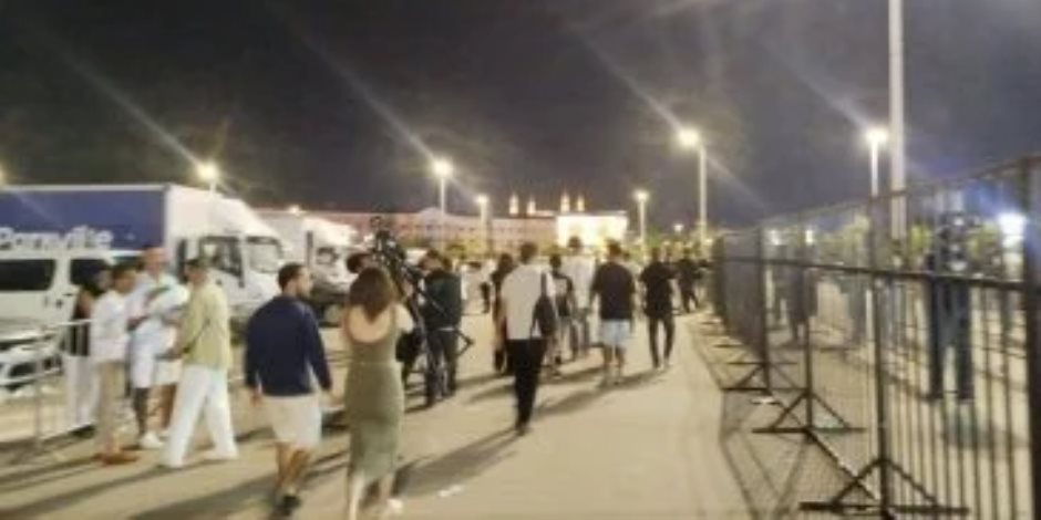 ليالي مهرجان العلمين 2025.. توافد الجمهور على حفل ويجز (صور)
