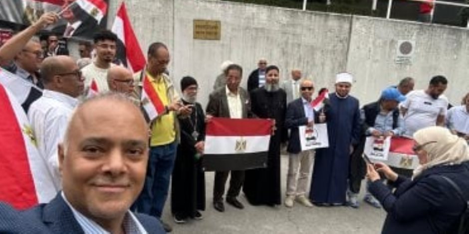 مبادرة وطنك أمانة عابرة للحدود.. الجالية المصرية بالنمسا ينظمون وقفة لدعم مصر وقيادتها (فيديو)