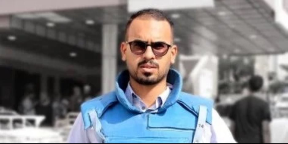 استشهاد الصحفى الفلسطينى أحمد أبو عزيز فى قصف إسرائيلى لمجمع ناصر