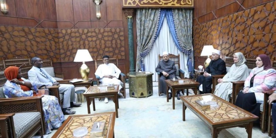 شيخ الأزهر يستقبل رئيس جامعة الملك فيصل بتشاد لبحث سبل تعزيز دعم الشعب التشادي شيخ الأزهر يستقبل رئيس جامعة الملك فيصل بتشاد لبحث سبل تعزيز دعم الشعب التشادي