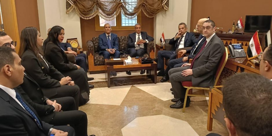 وزير الخارجية يتفقد مقر القنصلية العامة المصرية في جدة وزير الخارجية يتفقد مقر القنصلية العامة المصرية في جدة