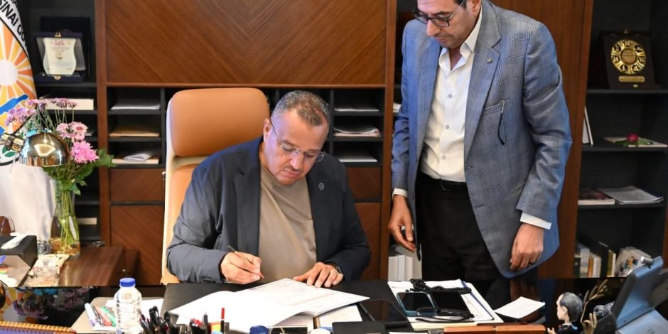 محافظ جنوب سيناء يعتمد نتيجة الدور الثاني للشهادة الإعدادية بنسبة نجاح 91.9% محافظ جنوب سيناء يعتمد نتيجة الدور الثاني للشهادة الإعدادية بنسبة نجاح 91.9%