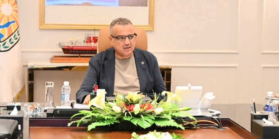 محافظ جنوب سيناء يوجه بدعم القيادات الشابة وفق الكفاءات لتطوير الأداء وتحسين خدمة المواطنين محافظ جنوب سيناء يوجه بدعم القيادات الشابة وفق الكفاءات لتطوير الأداء وتحسين خدمة المواطنين