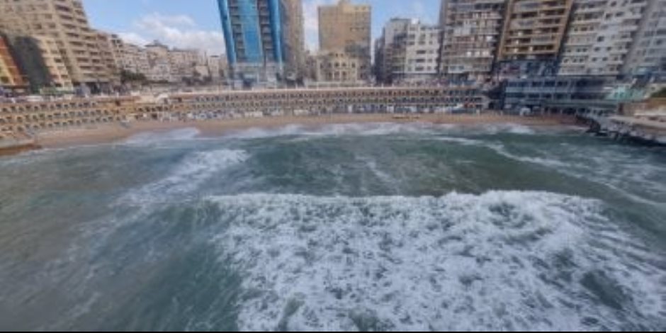 بسبب ملتم أغسطس.. ارتفاع أمواج الإسكندرية 3.5 متر وإغلاق كل الشواطئ.. فيديو