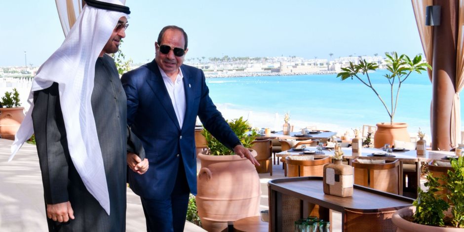 الرئيس عبد الفتاح السيسى والشيخ محمد بن زايد بأحد مطاعم مدينة العلمين الساحرة (فيديو) الرئيس عبد الفتاح السيسى والشيخ محمد بن زايد بأحد مطاعم مدينة العلمين الساحرة (فيديو)