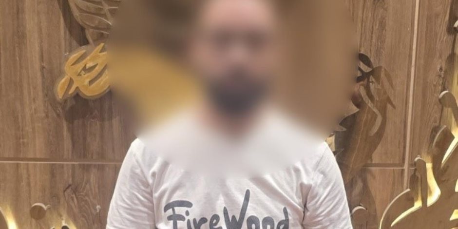 كشف ملابسات واقعة تضرر سيدة من مالك صالون تجميل بالقاهرة لقيامه بمحاولة تصويرها كشف ملابسات واقعة تضرر سيدة من مالك صالون تجميل بالقاهرة لقيامه بمحاولة تصويرها
