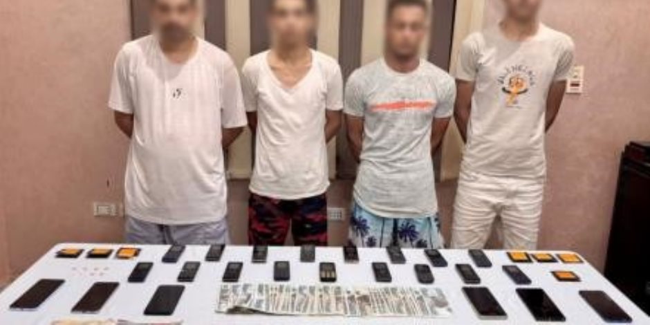 ضبط 4 عناصر جنائية بالمنيا تخصص نشاطهم الإجرامى فى النصب والاحتيال على المواطنين ضبط 4 عناصر جنائية بالمنيا تخصص نشاطهم الإجرامى فى النصب والاحتيال على المواطنين