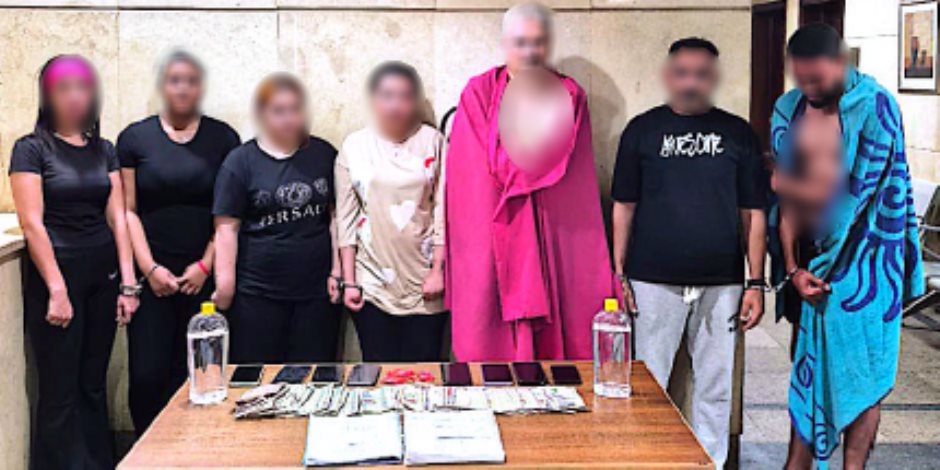 ضبط إحدى السيدات لإدارتها نادي صحي واستغلاله لممارسة الأعمال المنافية للأداب بالجيزة ضبط إحدى السيدات لإدارتها نادي صحي واستغلاله لممارسة الأعمال المنافية للأداب بالجيزة