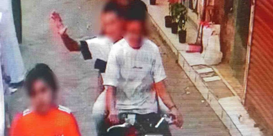 كشف ملابسات قيام 3 أشخاص يستقلون دراجة نارية بصفع أحد الأطفال بالطريق العام بكفر الشيخ كشف ملابسات قيام 3 أشخاص يستقلون دراجة نارية بصفع أحد الأطفال بالطريق العام بكفر الشيخ