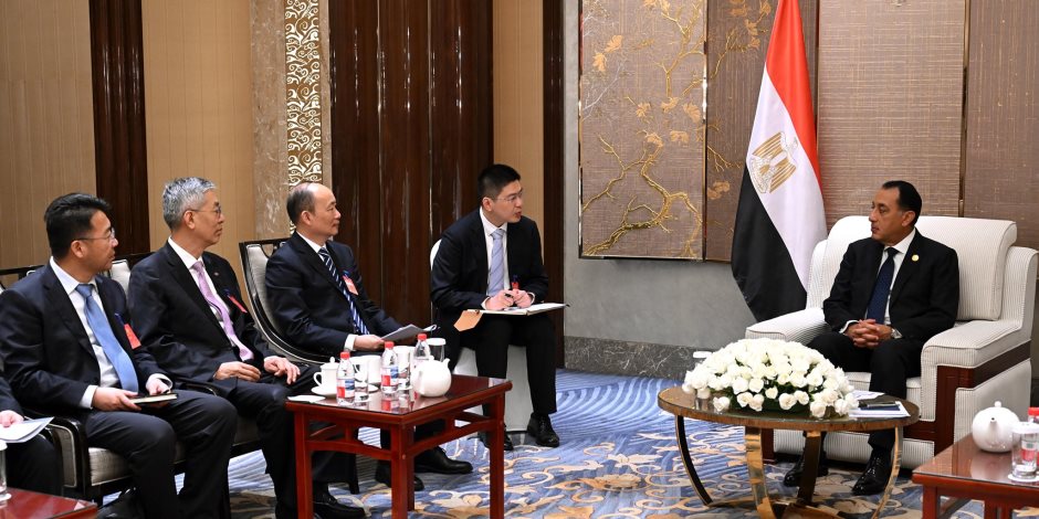 رئيس الوزراء يلتقي رئيس شركة CNCEC الصينية للبتروكيماويات رئيس الوزراء يلتقي رئيس شركة CNCEC الصينية للبتروكيماويات