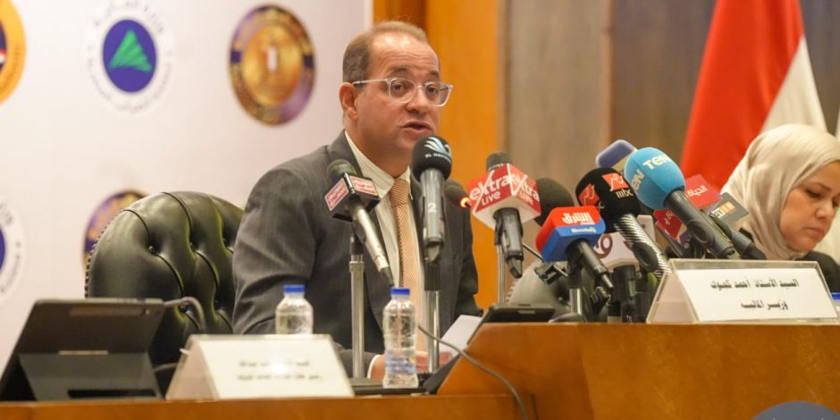 وزير المالية: صرفنا ٦٤٢ مليار جنيه على الدعم والمنح والمزايا الاجتماعية للمواطنين الأكثر احتياجًا بنمو سنوي ١٢٪ وزير المالية: صرفنا ٦٤٢ مليار جنيه على الدعم والمنح والمزايا الاجتماعية للمواطنين الأكثر احتياجًا بنمو سنوي ١٢٪
