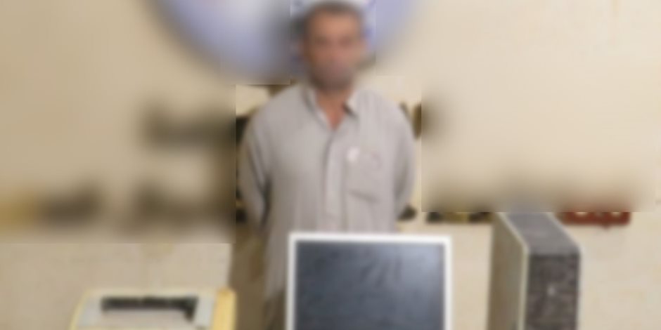 ضبط مالك مطبعة بالقاهرة تخصص فى تزوير المحررات الرسمية والأختام ضبط مالك مطبعة بالقاهرة تخصص فى تزوير المحررات الرسمية والأختام