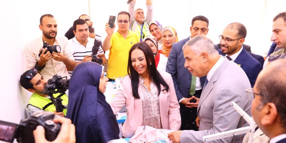 وزيرة التضامن الاجتماعي ومحافظ الإسكندرية يفتتحان مركز التأهيل الشامل لذوي الإعاقة بـ"برج العرب" وزيرة التضامن الاجتماعي ومحافظ الإسكندرية يفتتحان مركز التأهيل الشامل لذوي الإعاقة بـ"برج العرب"