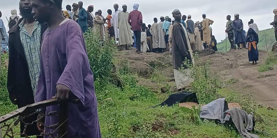 أكثر من ألف شخص لقوا حتفهم في انهيار أرضي بالسودان ..صعوبات بالبحث عن ناجين وحاكم دارفور يطلب المساعدة أكثر من ألف شخص لقوا حتفهم في انهيار أرضي بالسودان ..صعوبات بالبحث عن ناجين وحاكم دارفور يطلب المساعدة