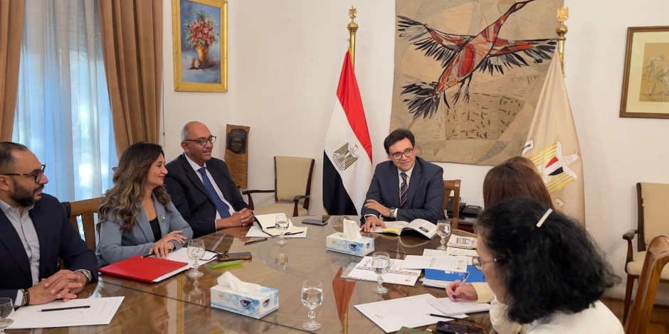 وزير الثقافة يبحث مع المدير الإقليمي لليونسكو في القاهرة تطوير المتاحف والتعاون في مجالات الذكاء الاصطناعي وصون التراث الإفريقي وزير الثقافة يبحث مع المدير الإقليمي لليونسكو في القاهرة تطوير المتاحف والتعاون في مجالات الذكاء الاصطناعي وصون التراث الإفريقي
