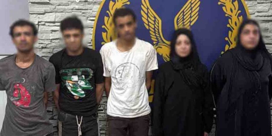 كشف ملابسات مقطع فيديو تضمن قيام أشخاص بترويج وبيع المواد المخدرة بالقاهرة كشف ملابسات مقطع فيديو تضمن قيام أشخاص بترويج وبيع المواد المخدرة بالقاهرة