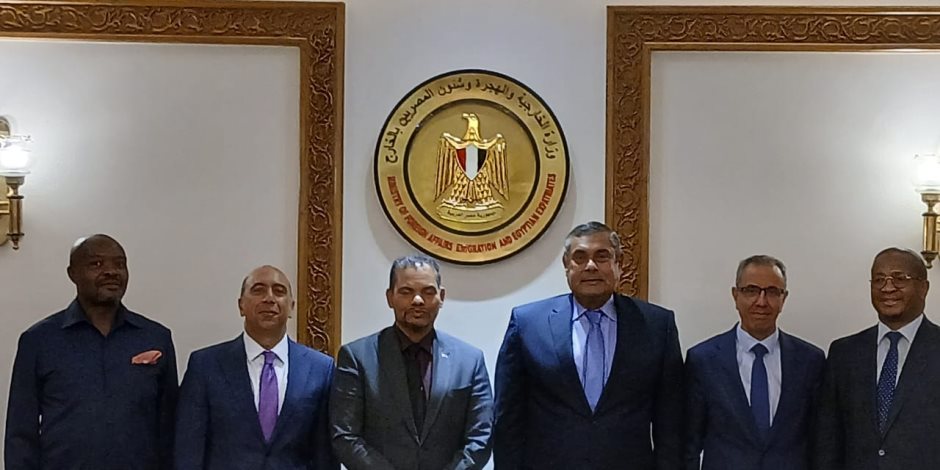 نائب وزير الخارجية والهجرة يلتقي نائب وزير العلاقات الدولية الجنوب أفريقي نائب وزير الخارجية والهجرة يلتقي نائب وزير العلاقات الدولية الجنوب أفريقي