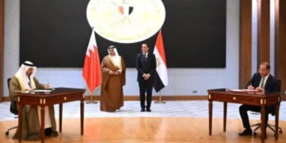 رئيس الوزراء وولى عهد البحرين يشهدان توقيع 8 وثائق تعاون مشترك بين البلدين رئيس الوزراء وولى عهد البحرين يشهدان توقيع 8 وثائق تعاون مشترك بين البلدين