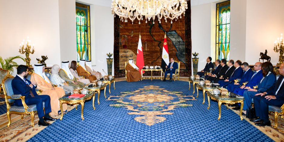 الرئيس السيسى يستقبل ولى عهد البحرين ويؤكد اعتزازه بالعلاقات الأخوية بين البلدين.. الجانبان يؤكدان على أهمية تعزيز التعاون فى المجالات الاقتصادية والتجارية والاستثمارية.. ويشددان على رفض تهجير الشعب الفلسطينى الرئيس السيسى يستقبل ولى عهد البحرين ويؤكد اعتزازه بالعلاقات الأخوية بين البلدين.. الجانبان يؤكدان على أهمية تعزيز التعاون فى المجالات الاقتصادية والتجارية والاستثمارية.. ويشددان على رفض تهجير الشعب الفلسطينى