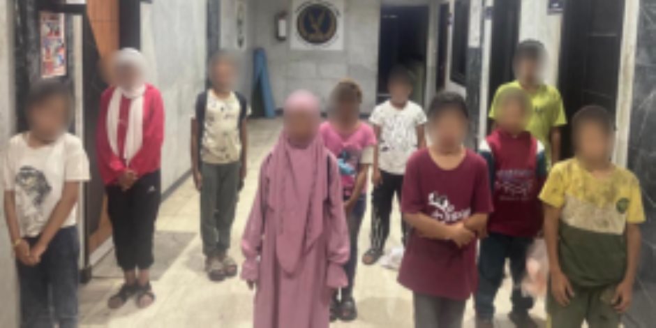 مباحث رعاية الاحداث تضبط 17 شخص لقيامهم بإستغلال الأطفال فى أعمال التسول مباحث رعاية الاحداث تضبط 17 شخص لقيامهم بإستغلال الأطفال فى أعمال التسول