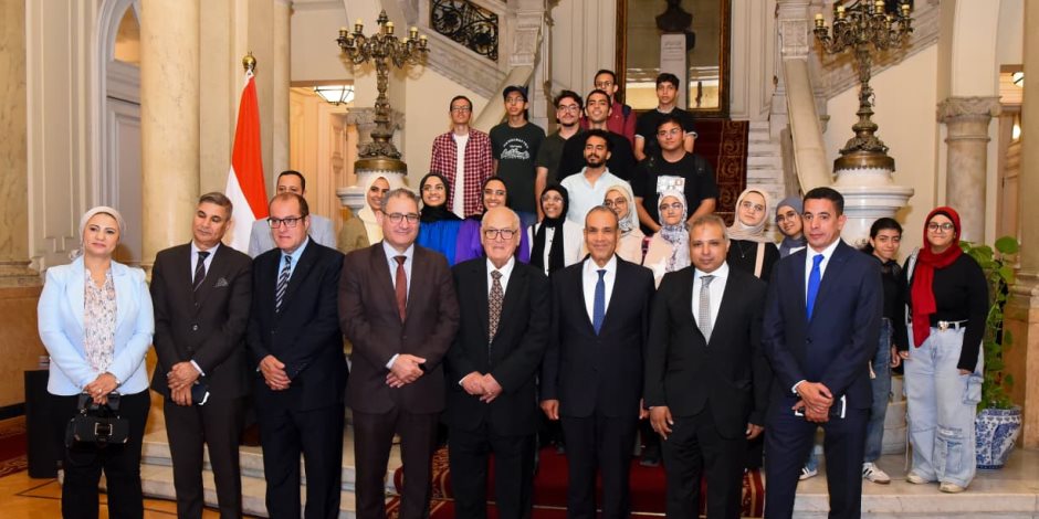 وزير الخارجية يلتقي اوائل الثانوية العامة بالتعاون مع جريدة الجمهورية وزير الخارجية يلتقي اوائل الثانوية العامة بالتعاون مع جريدة الجمهورية