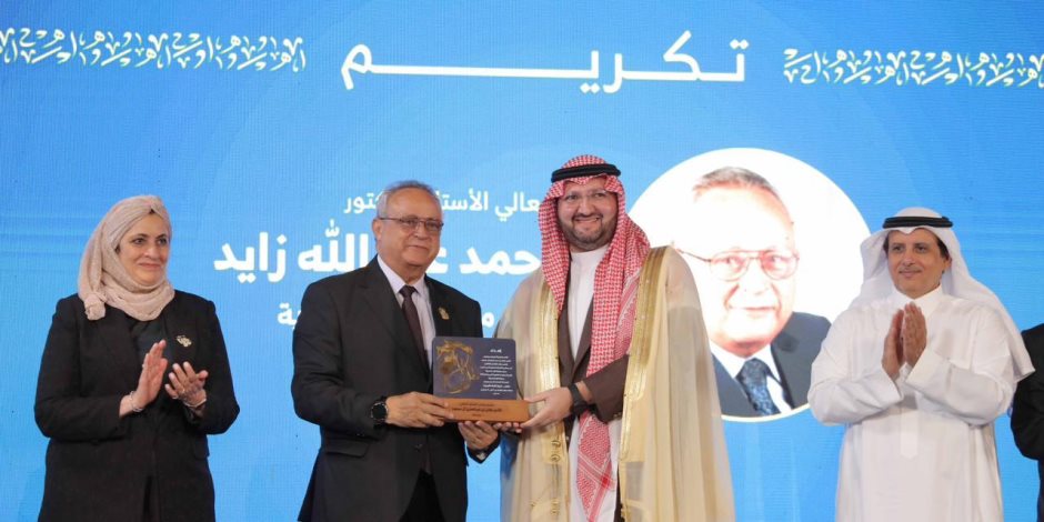 مكتبة الإسكندرية تحتفي بالنسخة السادسة من معرض «طلال تاريخ تقرأه الأجيال» مكتبة الإسكندرية تحتفي بالنسخة السادسة من معرض «طلال تاريخ تقرأه الأجيال»