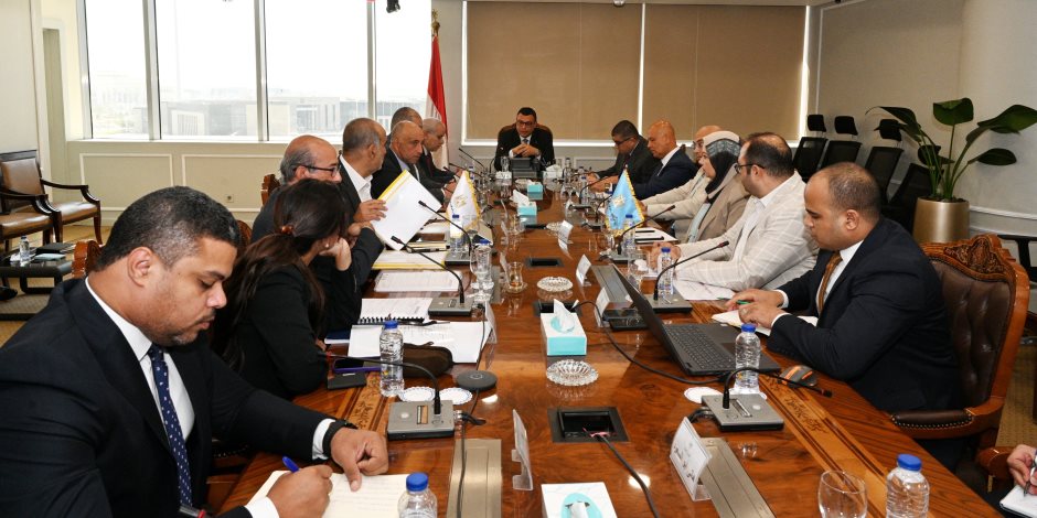 وزير الإسكان يعقد اجتماعاً مع ممثلي شركة أوراسكوم لمتابعة الموقف التنفيذي لعدد من المشروعات وزير الإسكان يعقد اجتماعاً مع ممثلي شركة أوراسكوم لمتابعة الموقف التنفيذي لعدد من المشروعات