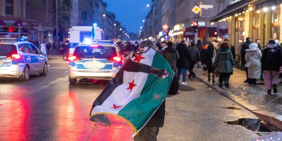 مليون لاجئ ..الألمان يدعون إلى عودة اللاجئين السوريين لبلادهم بعد انتهاء حكم الأسد مليون لاجئ ..الألمان يدعون إلى عودة اللاجئين السوريين لبلادهم بعد انتهاء حكم الأسد