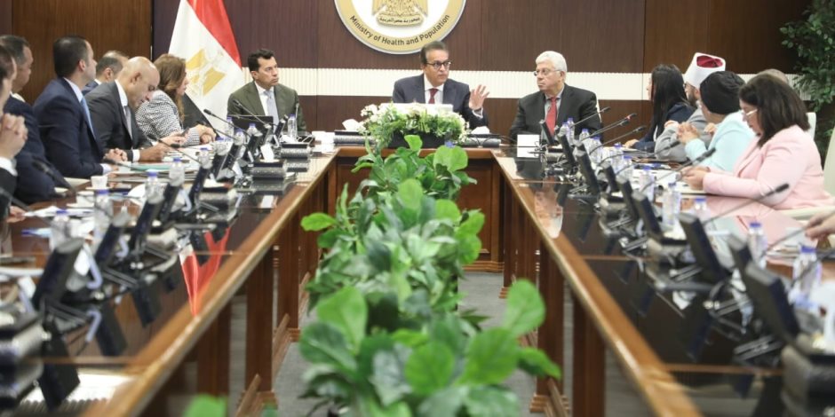 وزير الصحة يترأس الاجتماع الدوري للمجموعة الوزارية للتنمية البشرية وزير الصحة يترأس الاجتماع الدوري للمجموعة الوزارية للتنمية البشرية