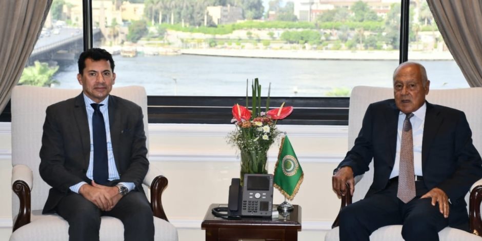 وزير الشباب والرياضة المصري يلتقي الأمين العام لجامعة الدول العربية دعماً للعمل العربي المشترك وزير الشباب والرياضة المصري يلتقي الأمين العام لجامعة الدول العربية دعماً للعمل العربي المشترك