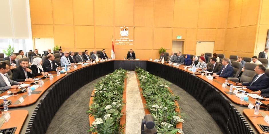 وزير الإسكان يترأس اجتماع اللجنة التنسيقية العليا لمتابعة ملفات العمل بكل المدن ويصدر حزمة من التوجيهات وزير الإسكان يترأس اجتماع اللجنة التنسيقية العليا لمتابعة ملفات العمل بكل المدن ويصدر حزمة من التوجيهات