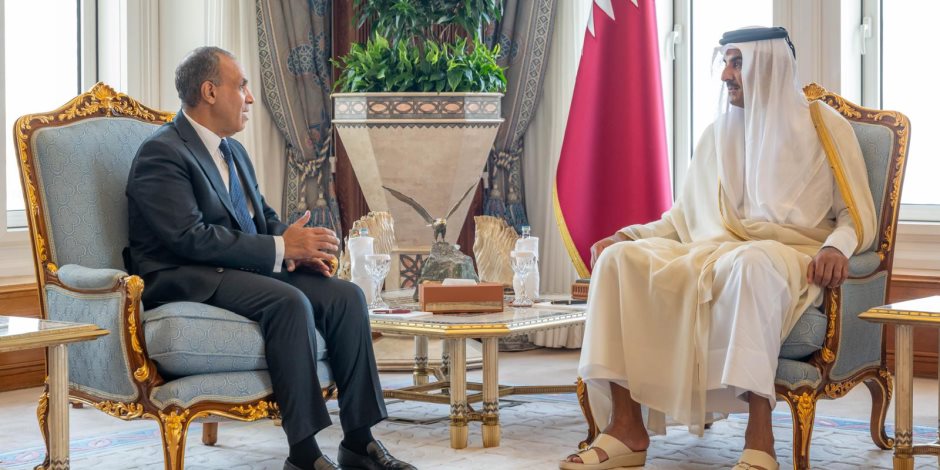 وزير الخارجية ينقل رسالة تضامن ودعم من فخامة الرئيس الي أخيه سمو الشيخ تميم بن حمد آل ثاني امير دولة قطر الشقيقة
