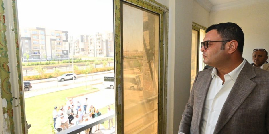 وزير الإسكان يتفقد سير العمل بالمشروع السكني "جنة 4” بمدينة الشيخ زايد وزير الإسكان يتفقد سير العمل بالمشروع السكني "جنة 4” بمدينة الشيخ زايد