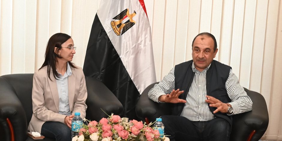 وزير قطاع الأعمال العام يلتقي محافظ البحيرة في مستهل زيارته لشركة مصر للغزل والنسيج وصباغي البيضا بكفر الدوار وزير قطاع الأعمال العام يلتقي محافظ البحيرة في مستهل زيارته لشركة مصر للغزل والنسيج وصباغي البيضا بكفر الدوار