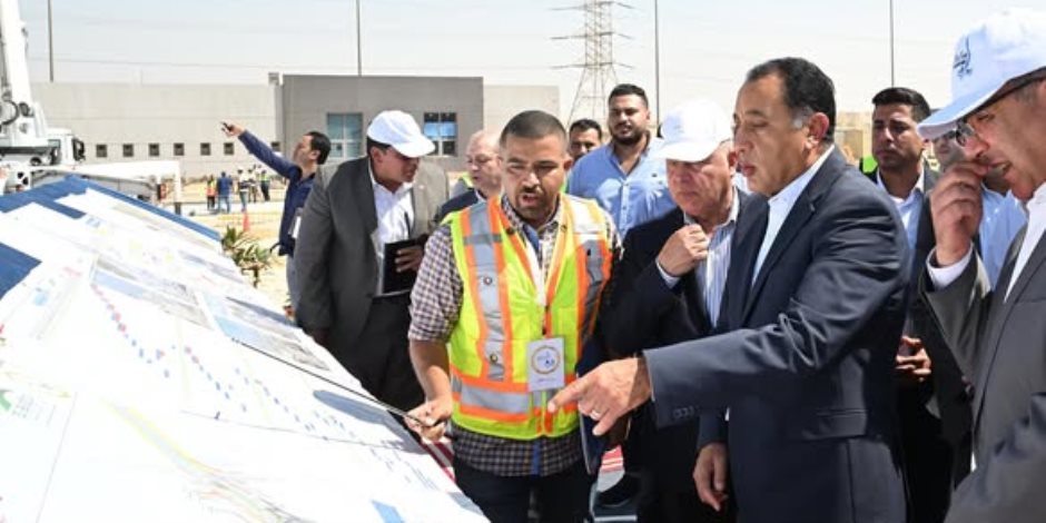 رئيس الوزراء يتابع سير الأعمال بمحطة الأتوبيس الترددي تقاطع طريق الفيوم مع طريق الواحات قرب المتحف المصري الكبير