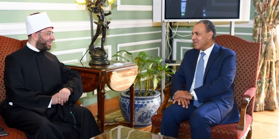 بدر عبد العاطي يبحث مع وزير الأوقاف تعزيز التعاون بما يخدم المصلحة الوطنية