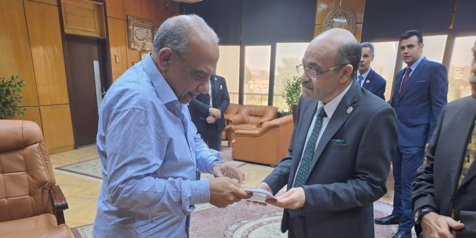 وزير الكهرباء يتابع تنفيذ مشروعات توطين صناعة بطاريات أيون الليثيوم