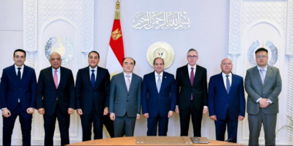 الرئيس السيسى يستقبل قيادات شركتى "سكاتك" و"صنجرو" لبحث استثمارات الطاقة الجديدة والمتجددة الرئيس السيسى يستقبل قيادات شركتى "سكاتك" و"صنجرو" لبحث استثمارات الطاقة الجديدة والمتجددة