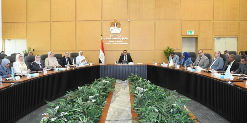  وزير الإسكان يعقد اجتماعاً موسعاً مع مسئولي مديريات الإسكان بمختلف المحافظات