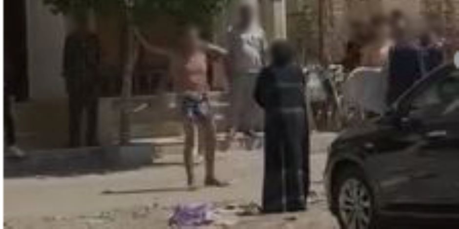 ضبط 3 متهمين ظهروا بأسلحة بيضاء في مقطع فيديو ضبط 3 متهمين ظهروا بأسلحة بيضاء في مقطع فيديو
