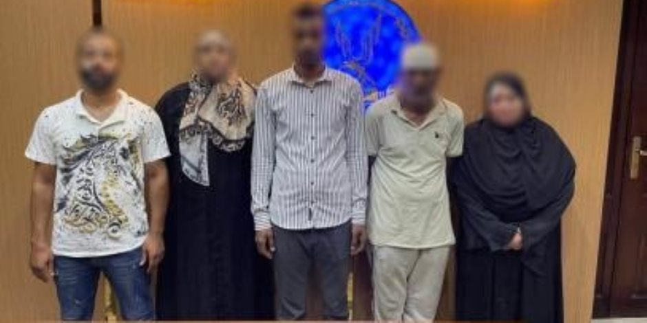 كشف ملابسات مُشاجرة بالجيزة بسبب خلافات جيرة تُسفر عن إصابات وضبط طرفيها كشف ملابسات مُشاجرة بالجيزة بسبب خلافات جيرة تُسفر عن إصابات وضبط طرفيها